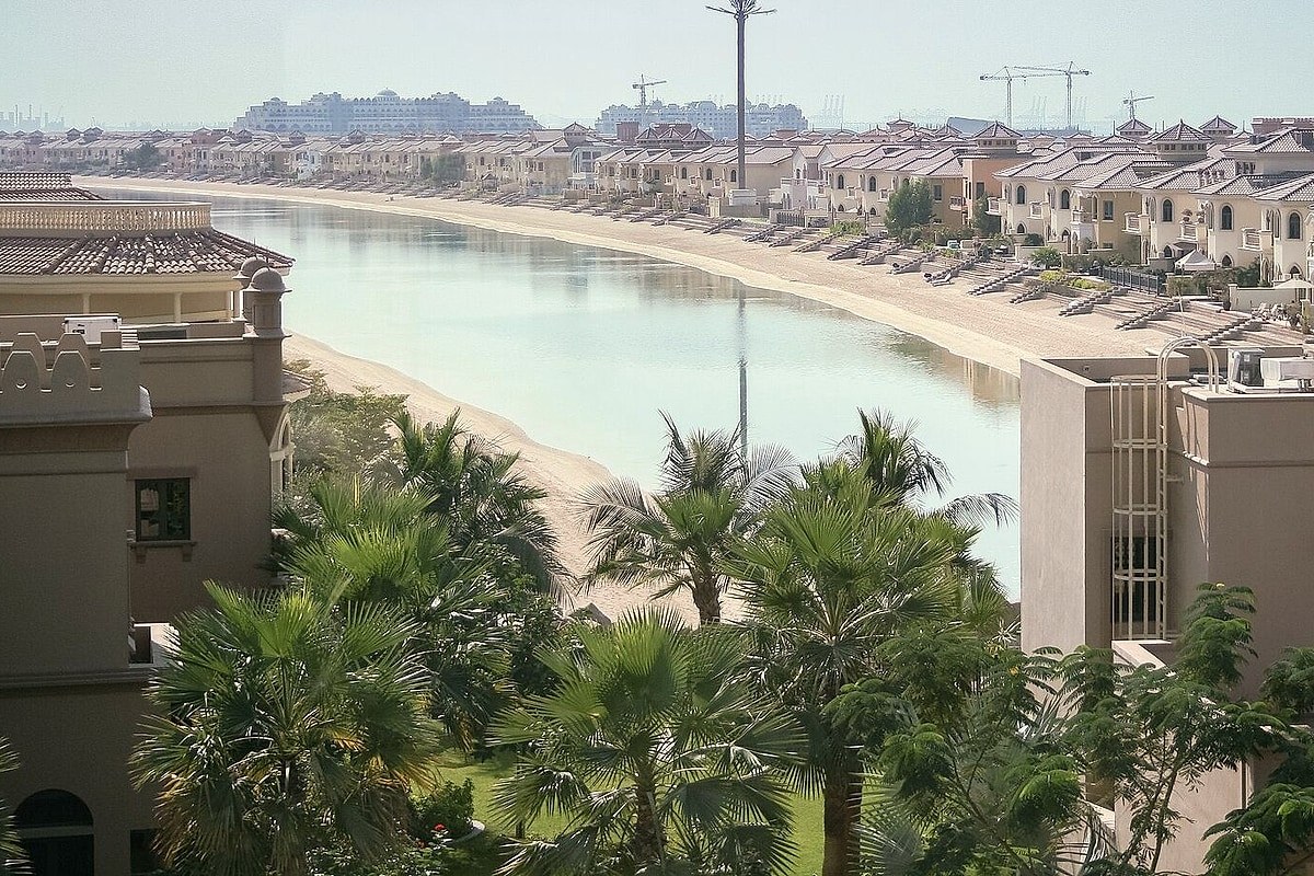 Villas and palms along a Palm Jumeirah frond